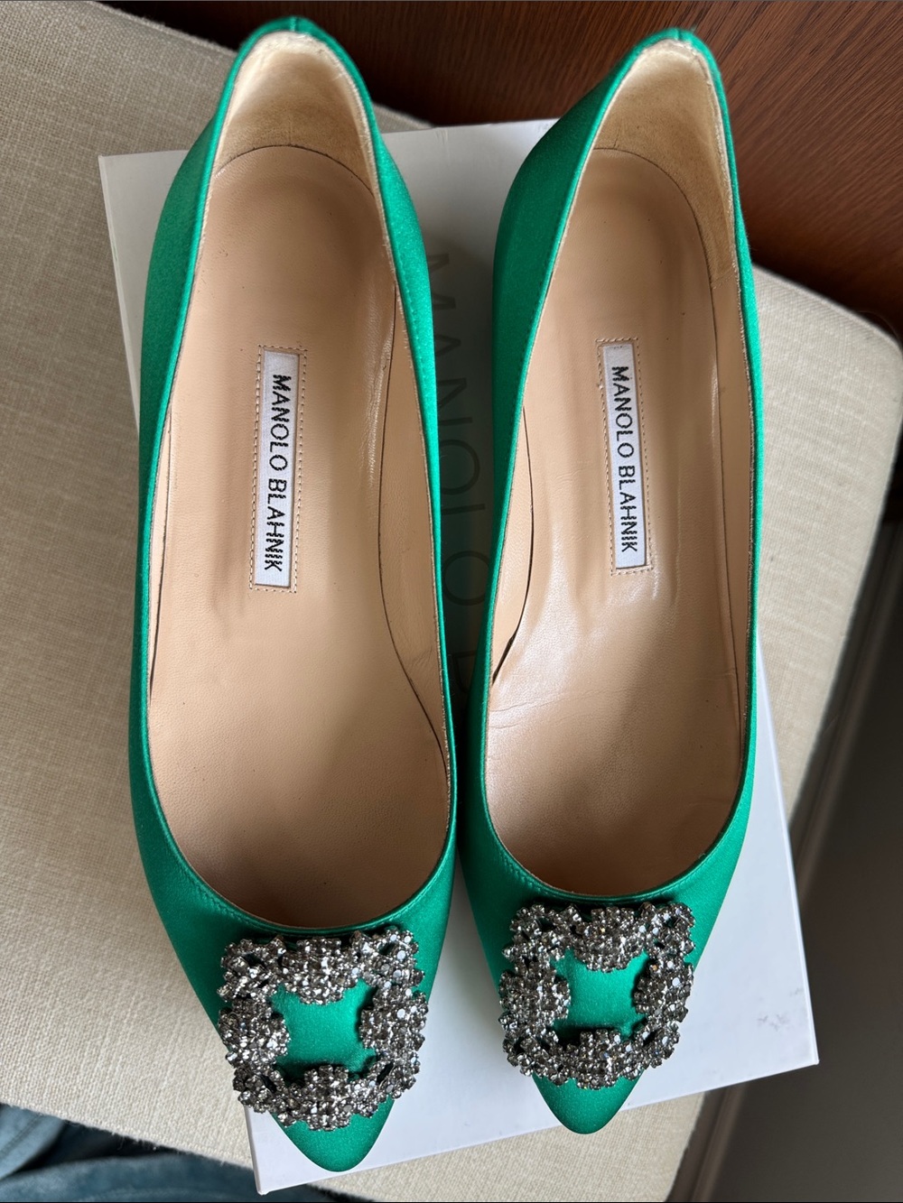 Manolo Blahnik Emerald Green Hangisi Satin Flats size 38.5. - Picture 5 of 8